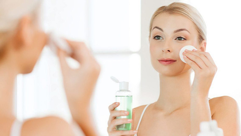 Chăm sóc da cho bà bầu bằng cách làm sạch da trước khi đi ngủ