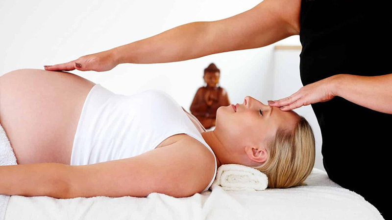 Da body cũng cần được quan tâm không kém trong quy trình chăm sóc da cho bà bầu