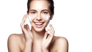 Chăm với sữa dưỡng da mặt giúp giúp hồi da hư tổn