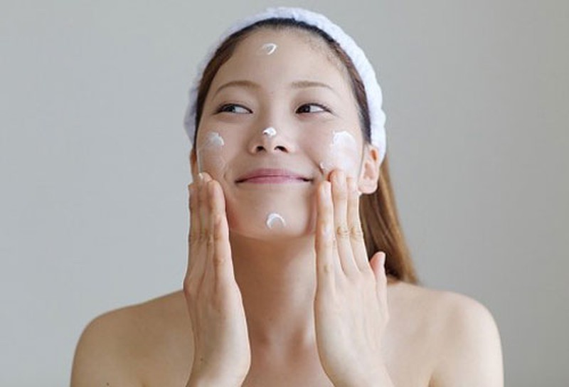 Kem dưỡng ẩm là bước khóa ẩm cuối cùng cho da