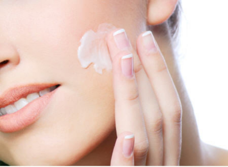 Kem dưỡng là bước khóa ẩm không thể thiếu khi chăm sóc da