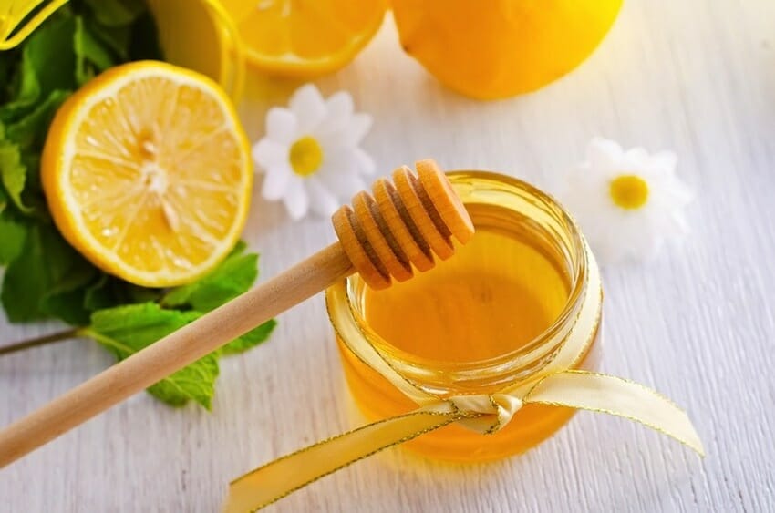Nước chanh mật ong là thức uống tốt cho da của bà bầu