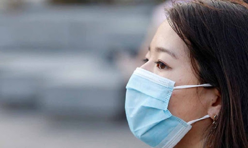 Đeo khẩu trang mỗi khi ra đường