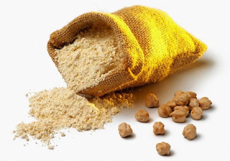 Mặt nạ tinh bột nghệ và bột đậu gà trị mụn thâm