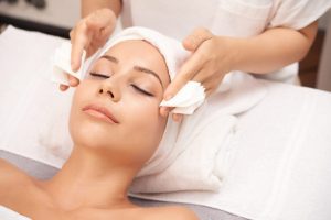                     Trải nghiệm nhiều dịch vụ chăm sóc da mặt tại spa