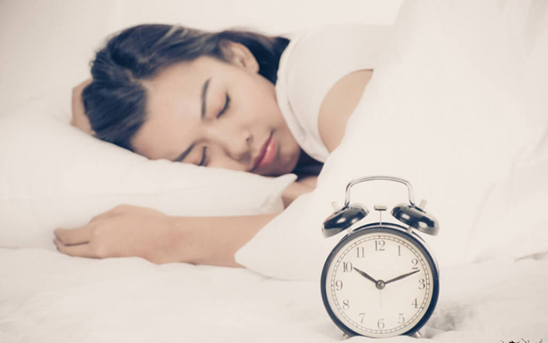 Ngủ sớm dậy sớm sẽ tốt cho da hơn là ngủ muộn dậy trễ