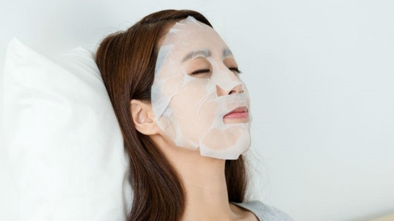 Đắp mặt nạ để bổ sung dinh dưỡng da