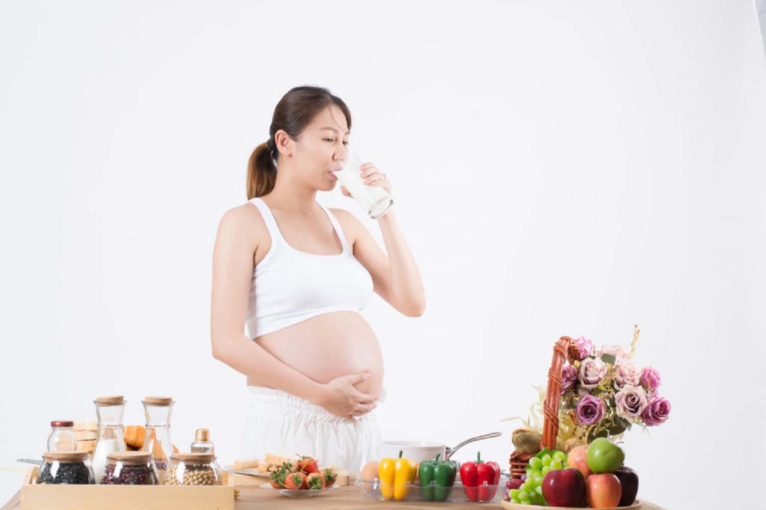 Uống sữa không đường để bổ sung canxi giúp da trắng sáng