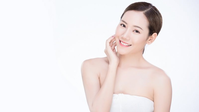 Làm sao để dưỡng da trắng sáng mà không bắt nắng