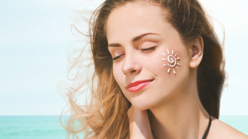 Chống nắng để bảo vệ da trước các tác nhân gây hại