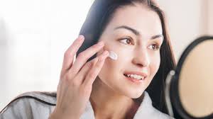 Dưỡng ẩm cho da đủ nước, tăng độ căng bóng, mịn màng