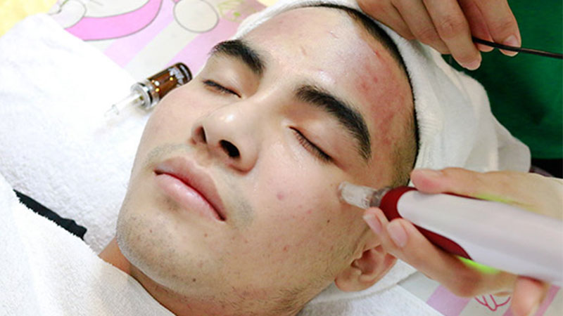 Sử dụng khoa học công nghệ vào điều trị mụn và chăm sóc da đang rất phổ biến.