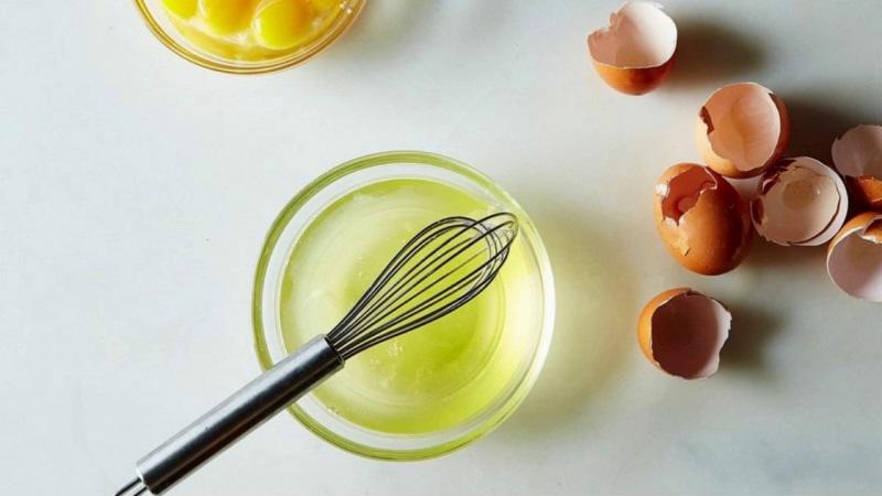 Dùng lòng trắng trứng gà để trị mụn đầu đen và mụn viêm rất hiệu quả
