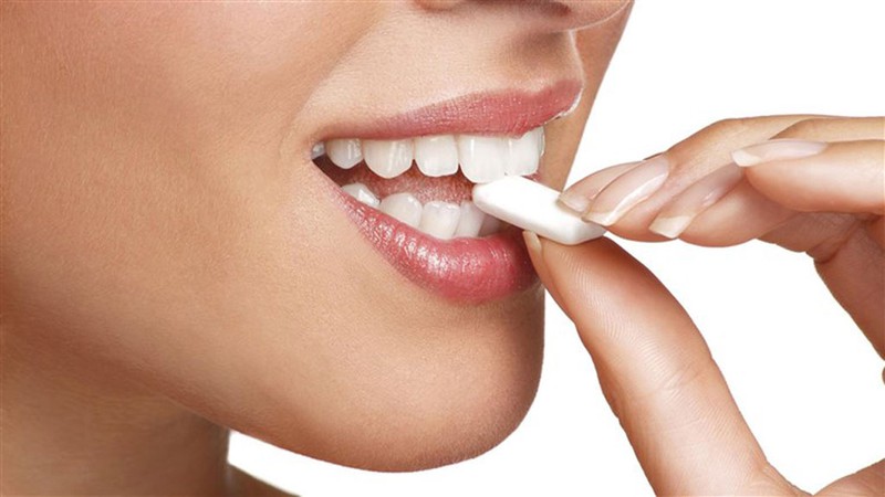 Nhai kẹo cao su làm giảm mỡ mặt và nọng cằm