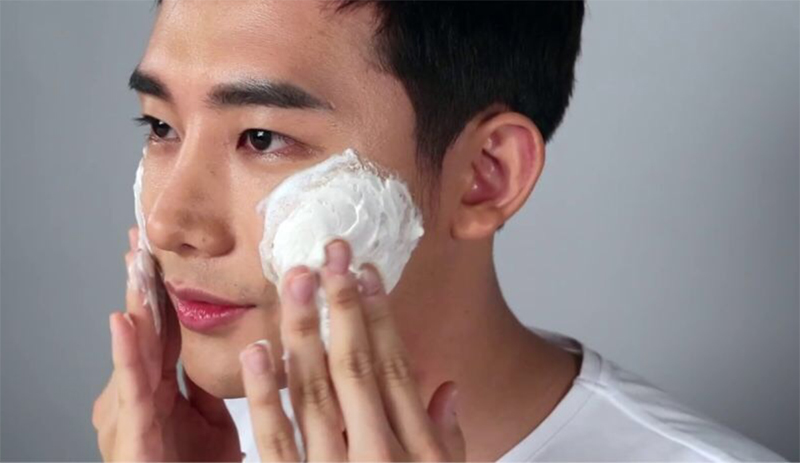 Nên chọn sữa rửa mặt chứa bùn khoáng, than hoạt tính để da mặt được vệ sinh thật sạch