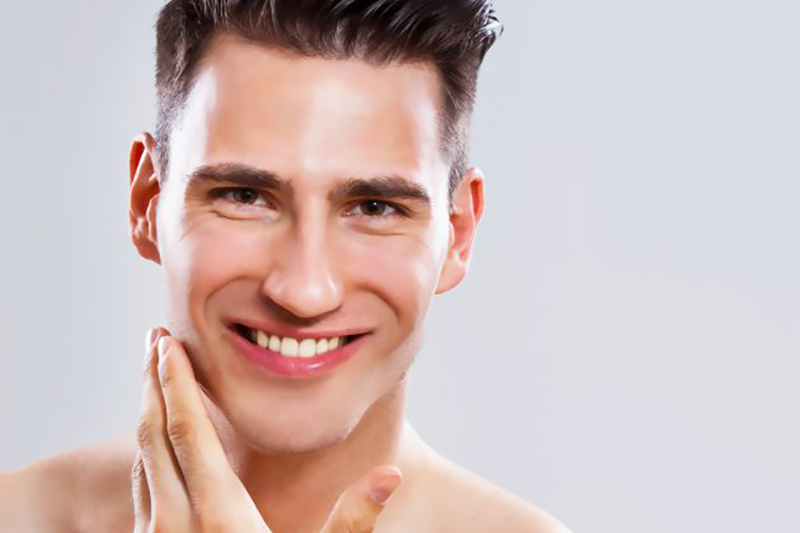 Rau nhiếp cá làm vết thương mau lành lại, đặc biệt là vùng da mặt bị mụn.
