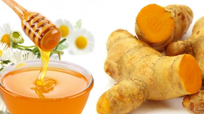 Trong mật ong có nhiều dinh dưỡng giúp da trắng sáng, mịn màng